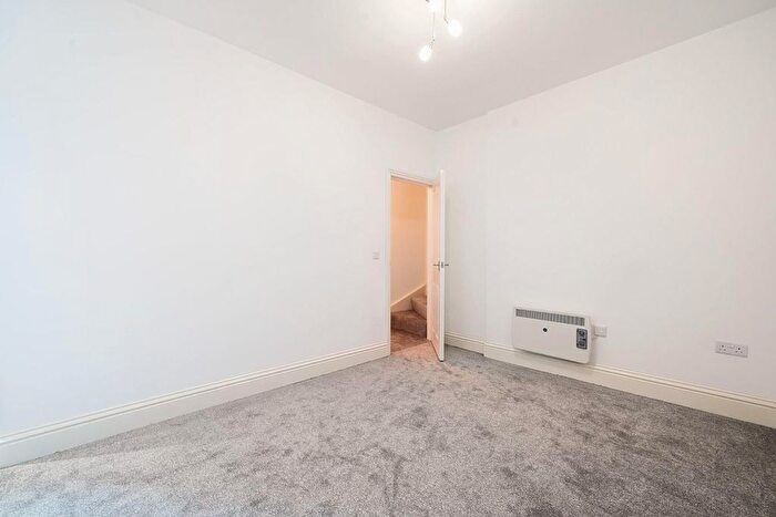 2 Bedroom Flat For Sale In Commercial Street, Tadcaster, LS24