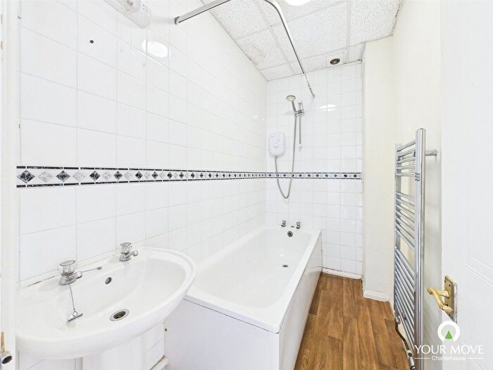 2 Bedroom Flat To Rent In Gordon Road, Cliftonville, Margate, Kent, CT9