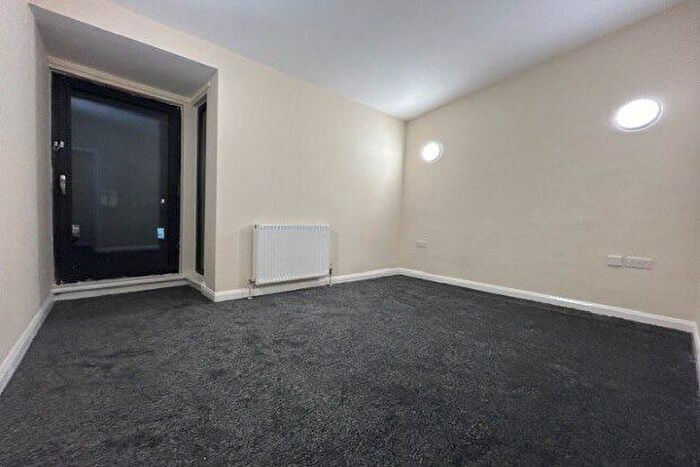 2 Bedroom Flat To Rent In Bloomsbury Mews, Woodford Green, IG8