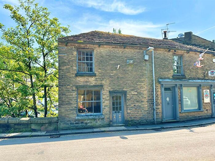 1 Bedroom End Of Terrace House For Sale In Church Street, Hayfield, SK22