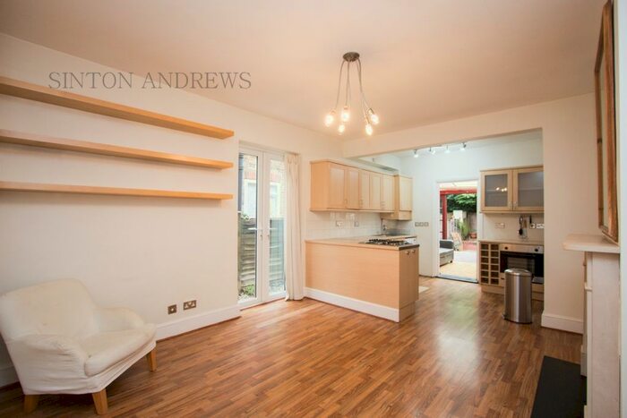 2 Bedroom Flat To Rent In Carlyle Road, Ealing, W5