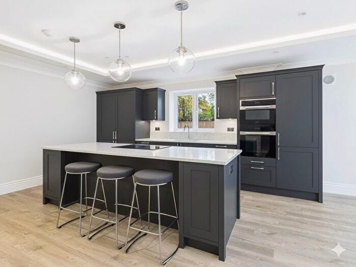 5 Bedroom Flat To Rent In Burkes Road, Beaconsfield, HP9