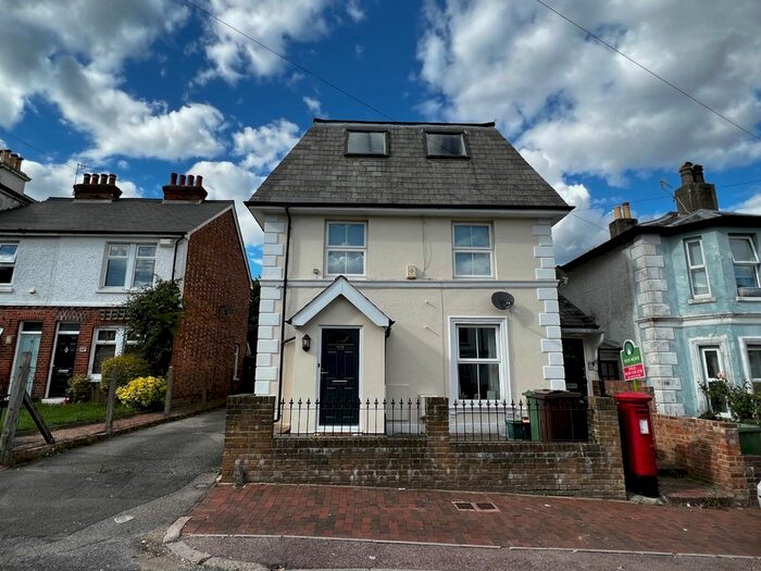 2 Bedroom Flat To Rent In Queens Road, Tunbridge Wells, Kent, TN4
