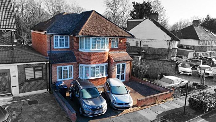 6 Bedroom Detached House For Sale In Cheyneys Avenue, Edgware, HA8