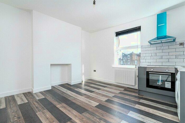 Studio To Rent In Essex Road, Canonbury, Islington, London, N1
