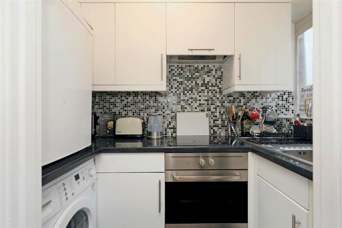 1 Bedroom Flat To Rent In Upper Richmond Road, London, SW15