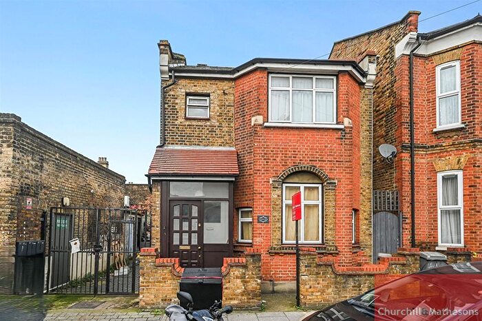 4 Bedroom Detached House For Sale In Tavistock Road, London, NW10