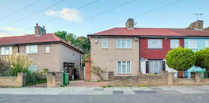 3 Bedroom Semi-Detached House To Rent In Oakridge Road, Bromley, BR1