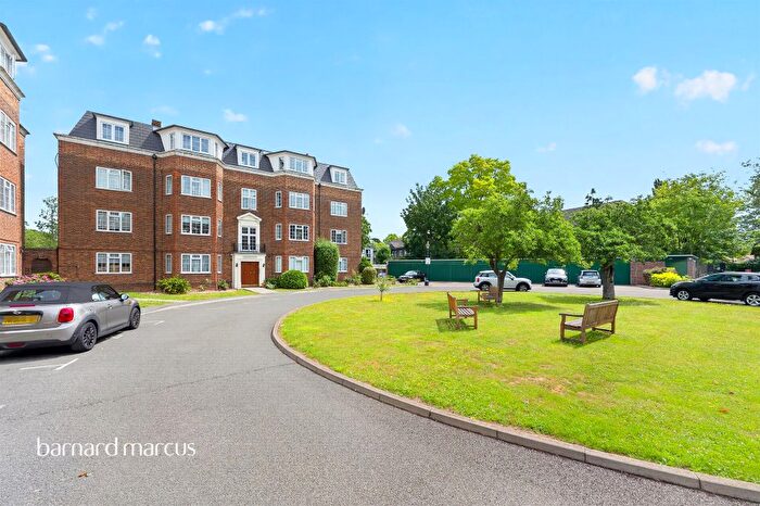 2 Bedroom Flat For Sale In Orchard Court, Worcester Park, KT4