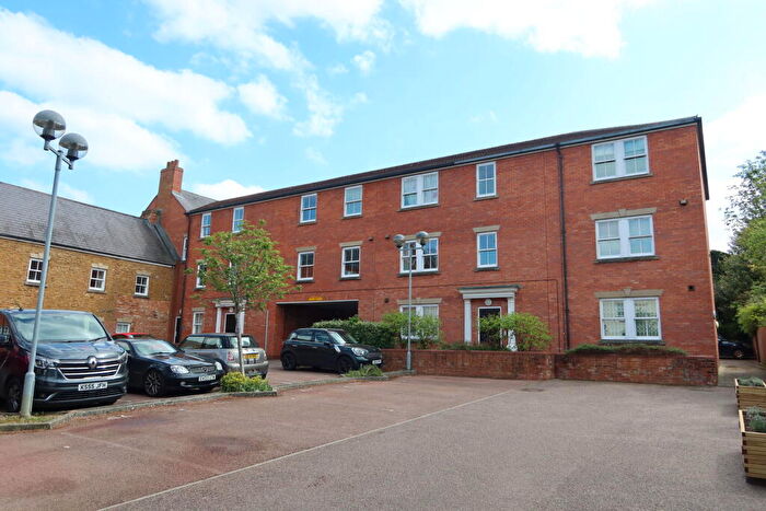 2 Bedroom Flat For Sale In Peoples Place, Banbury, OX16
