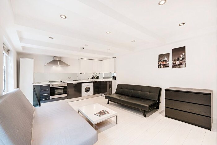 1 Bedroom Flat To Rent In Bedford Steet, Covent Garden, WC2E