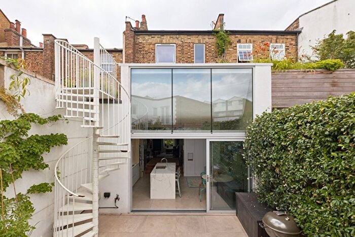 3 Bedroom Terraced House For Sale In Stamford Road, De Beauvoir, London, N1