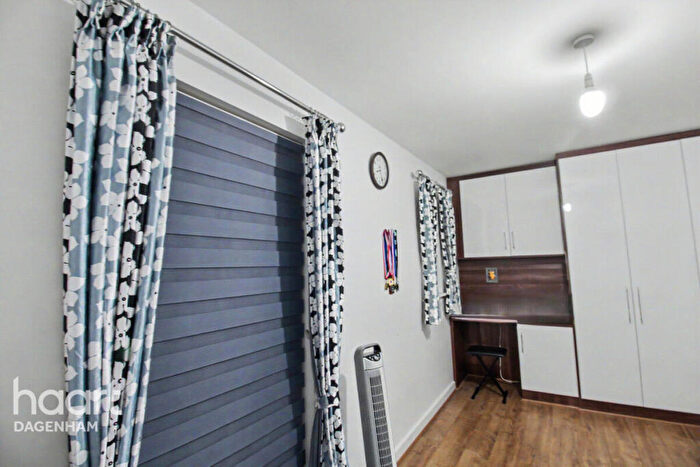 2 Bedroom End Of Terrace House To Rent In Royal Anglian Way, Dagenham, RM8