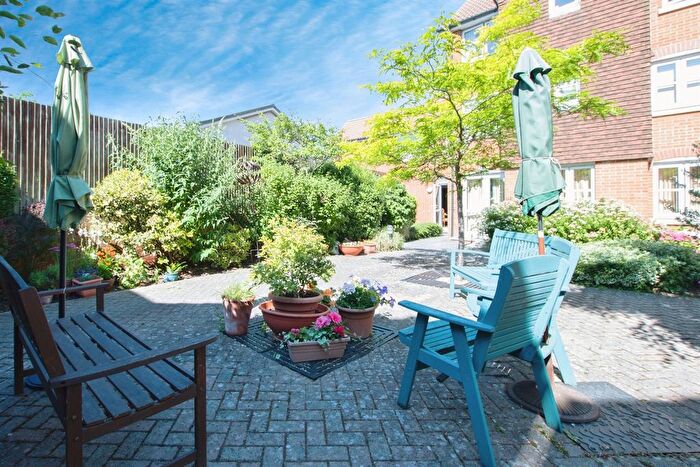 2 Bedroom Flat For Sale In Salisbury Street, Fordingbridge, SP6