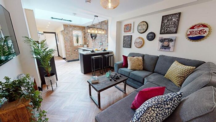 5 Bedroom Semi-Detached House To Rent In Daisy Road, Birmingham, B16