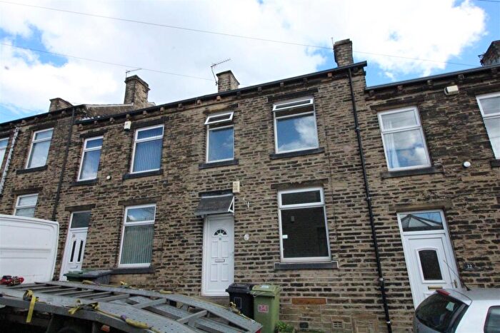 2 Bedroom Terraced House To Rent In Westcliffe Road, Cleckheaton, BD19