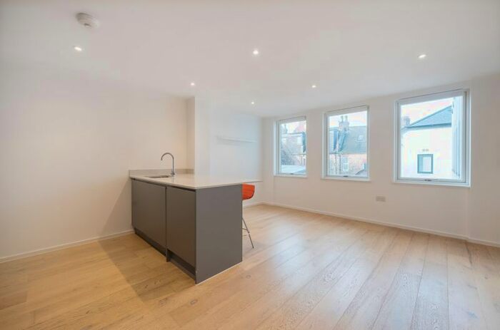 2 Bedroom Flat To Rent In Whytecliffe Road South, Purley, CR8