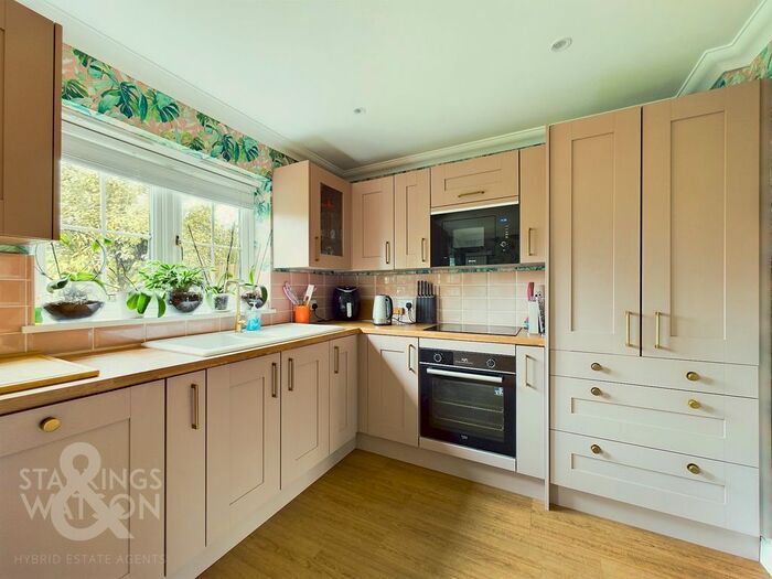 3 Bedroom Semi-Detached House For Sale In Norwich Road, Lingwood, Norwich, NR13