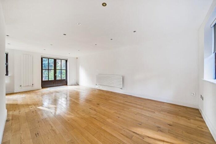 5 Bedroom House To Rent In Oaks Avenue London, SE19