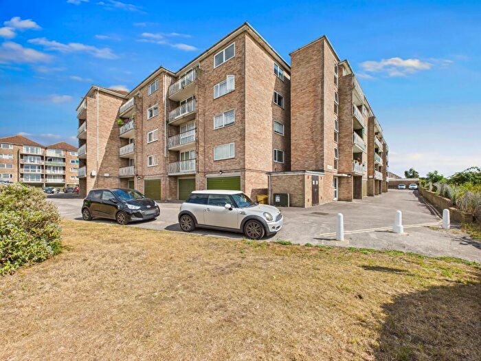 2 Bedroom Flat For Sale In Milford Court, Gosport, PO12