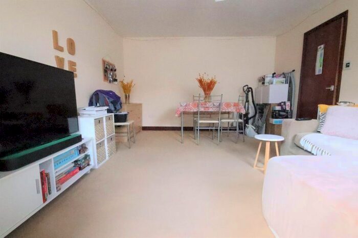 2 Bedroom Flat To Rent In Catharine Street, Cambridge, CB1