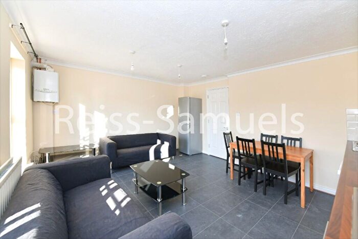 5 Bedroom Town House To Rent In Cahir Street, London, E14