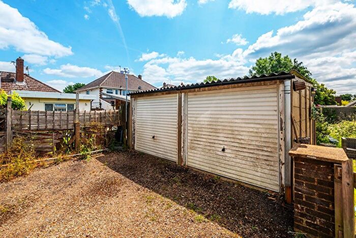 1 Bedroom Apartment For Sale In Kingston Road, Leatherhead, KT22