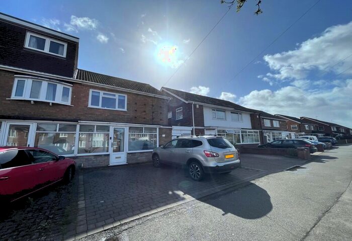 3 Bedroom Semi-Detached House To Rent In Hurst Lane North, Birmingham, West Midlands, B36