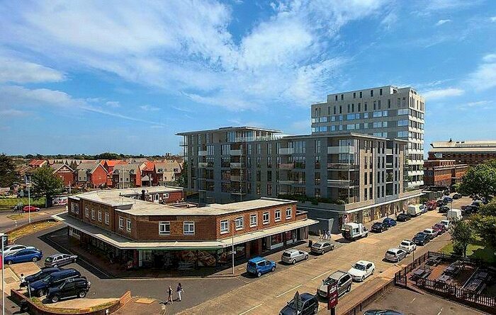 2 Bedroom Flat To Rent In The Causeway, Goring-by-Sea, Worthing, West, BN12