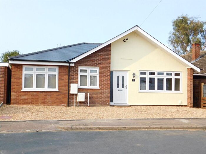 3 Bedroom Detached Bungalow To Rent In Coppice Mead, Stotfold, Hitchin, SG5