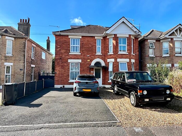 2 Bedroom Flat For Sale In Malmesbury Park Road, Bournemouth, BH8