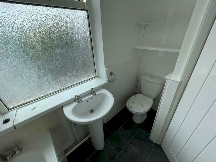 3 Bedroom Flat To Rent In Totteridge Road, HP13