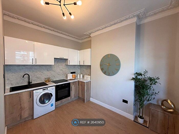 2 Bedroom Flat To Rent In Ashmere Grove, London, SW2