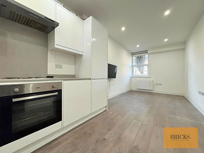 1 Bedroom Flat To Rent In Key Point, High Street, Potters Bar, EN6