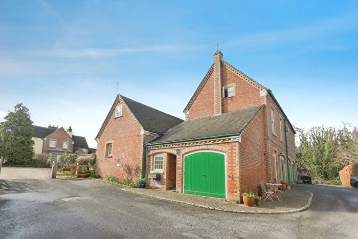 2 Bedroom Bungalow For Sale In Halls Hole Road, Tunbridge Wells, Kent, TN2