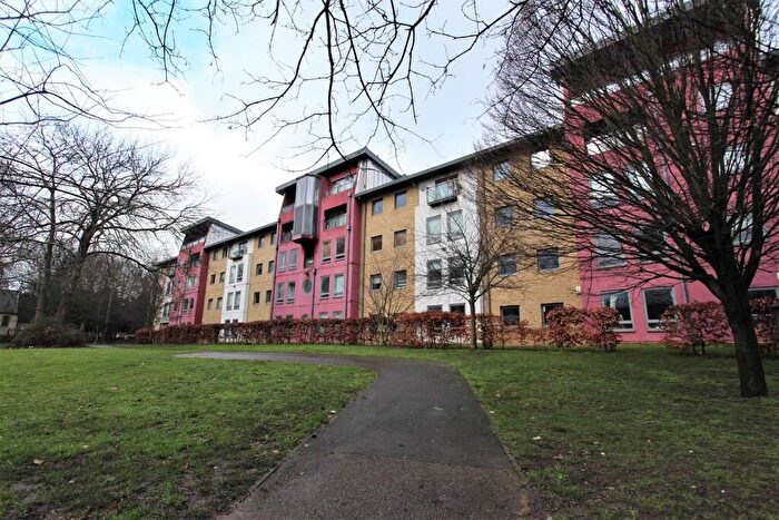 1 Bedroom Flat To Rent In Crown Close, Wood Green, N22