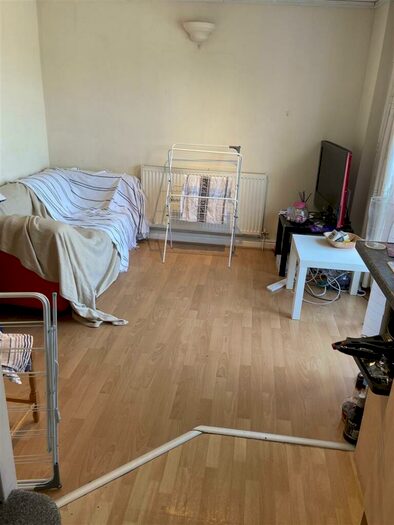 1 Bedroom Flat To Rent In Albany Road, Roath, CF24