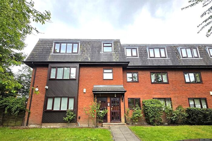 2 Bedroom Flat To Rent In De Bohun Avenue, Southgate, N14
