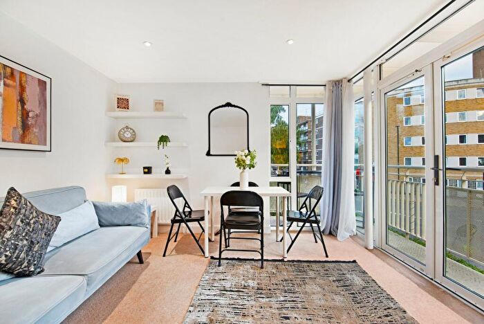 2 Bedroom Flat To Rent In Lanyon Court, Lowther Road, N7