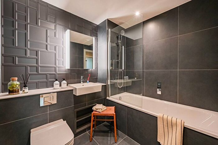 2 Bedroom Flat To Rent In Cherry Park Lane, Stratford, London, E20