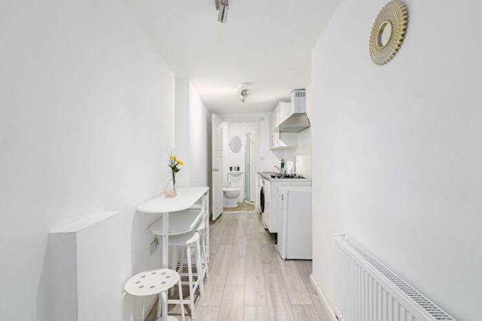 Studio To Rent In Upper St, London, N1