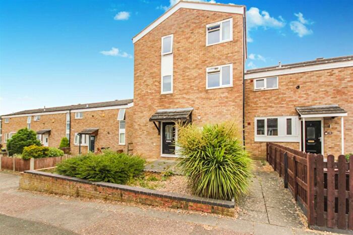 4 Bedroom Semi-Detached House To Rent In Trelawney, Wellingborough, NN8