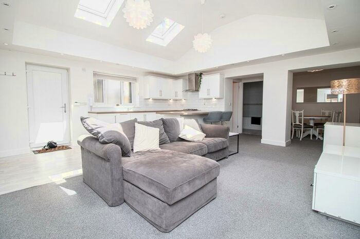 2 Bedroom Flat To Rent In Caerphilly Road, Birchgrove, CF14