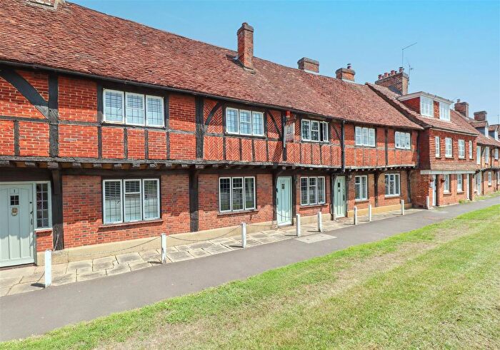 3 Bedroom Terraced House For Sale In Hook Road, North Warnborough, RG29