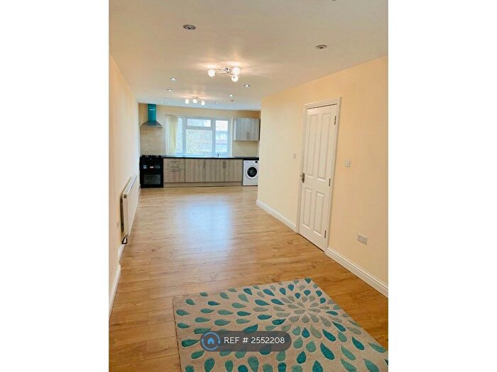 3 Bedroom Maisonette To Rent In Edinburgh Drive, Ickenham, Uxbridge, UB10