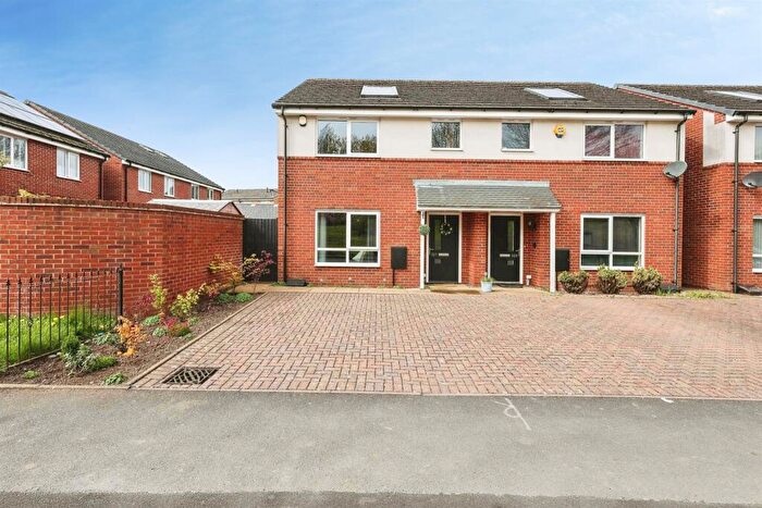 3 Bedroom Semi Detached House For Sale In Auckland Drive, Birmingham, B36