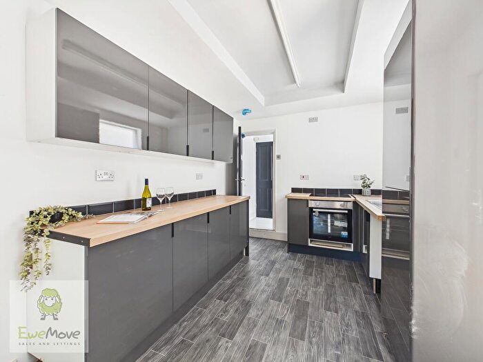5 Bedroom Terraced House For Sale In Strover Street, Gillingham, ME7