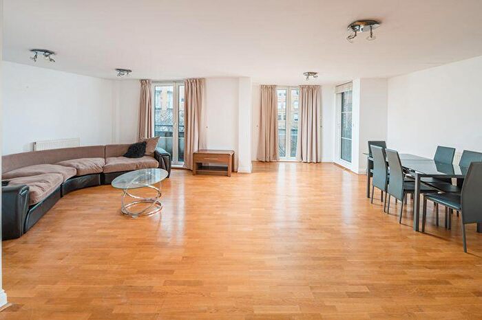 3 Bedroom Flat To Rent In Alberts Court, Palgrave Gardens, London, NW1