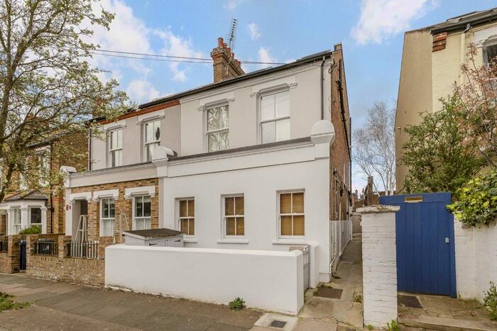 3 Bedroom Flat To Rent In Somerset Road, London, W4