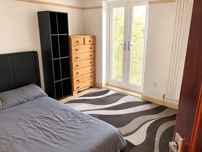 2 Bedroom Flat To Rent In Courtland Grove, London, SE28